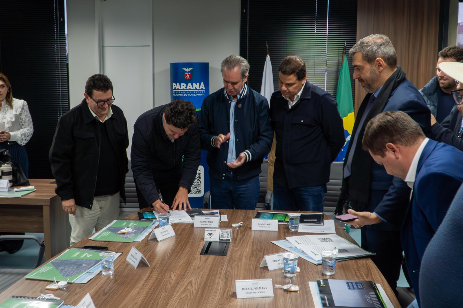 Governo apresenta projeto para revitalização da Orla Histórica de Guaratuba ao município