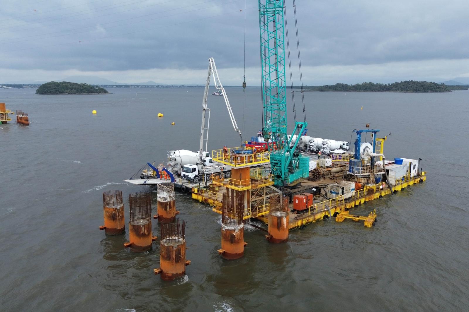 Marco histórico: última estaca marítima da Ponte de Guaratuba é concretada