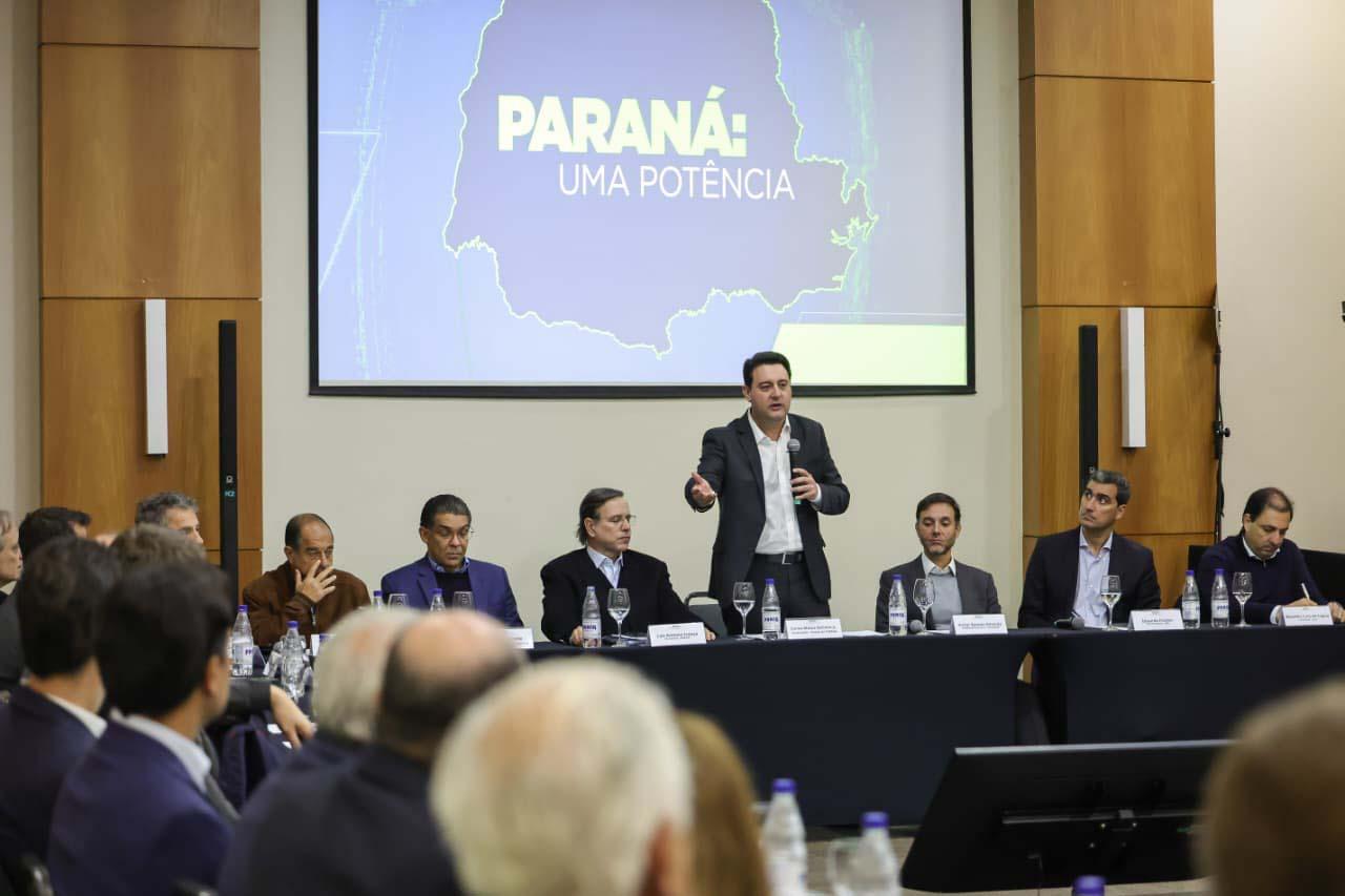 Ratinho Junior apresenta avanços do Paraná a associação de incorpordores imobiliários