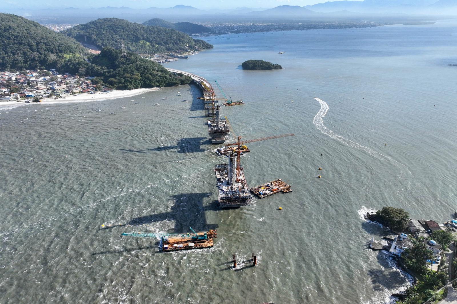 Ponte de Guaratuba alcança 73% de execução e avança nos acessos e trecho estaiado