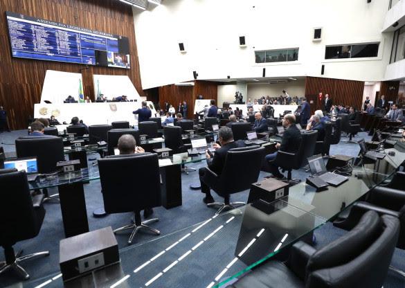 Projeto que reduz em 45% o IPVA no Paraná é aprovado em redação final e segue para sanção governamental