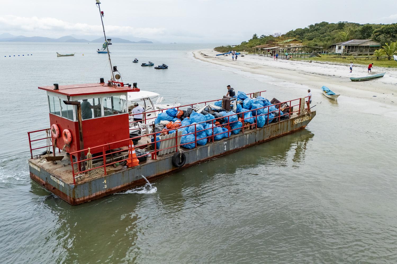 Mutirão de Limpeza das Praias da Ilha do Mel recolhe quase 11 toneladas de resíduos