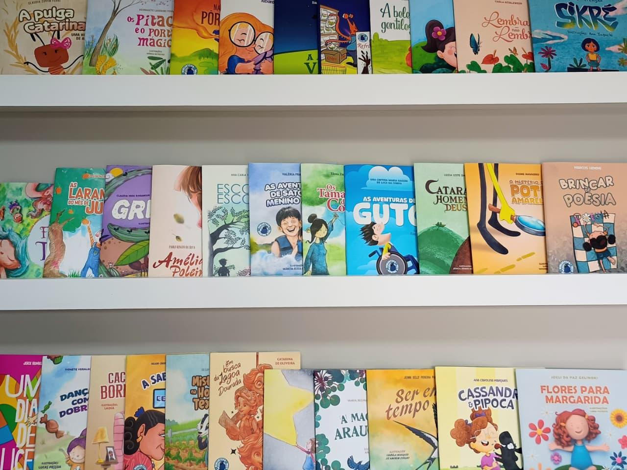 Biblioteca Gralha Azul impulsiona autores paranaenses