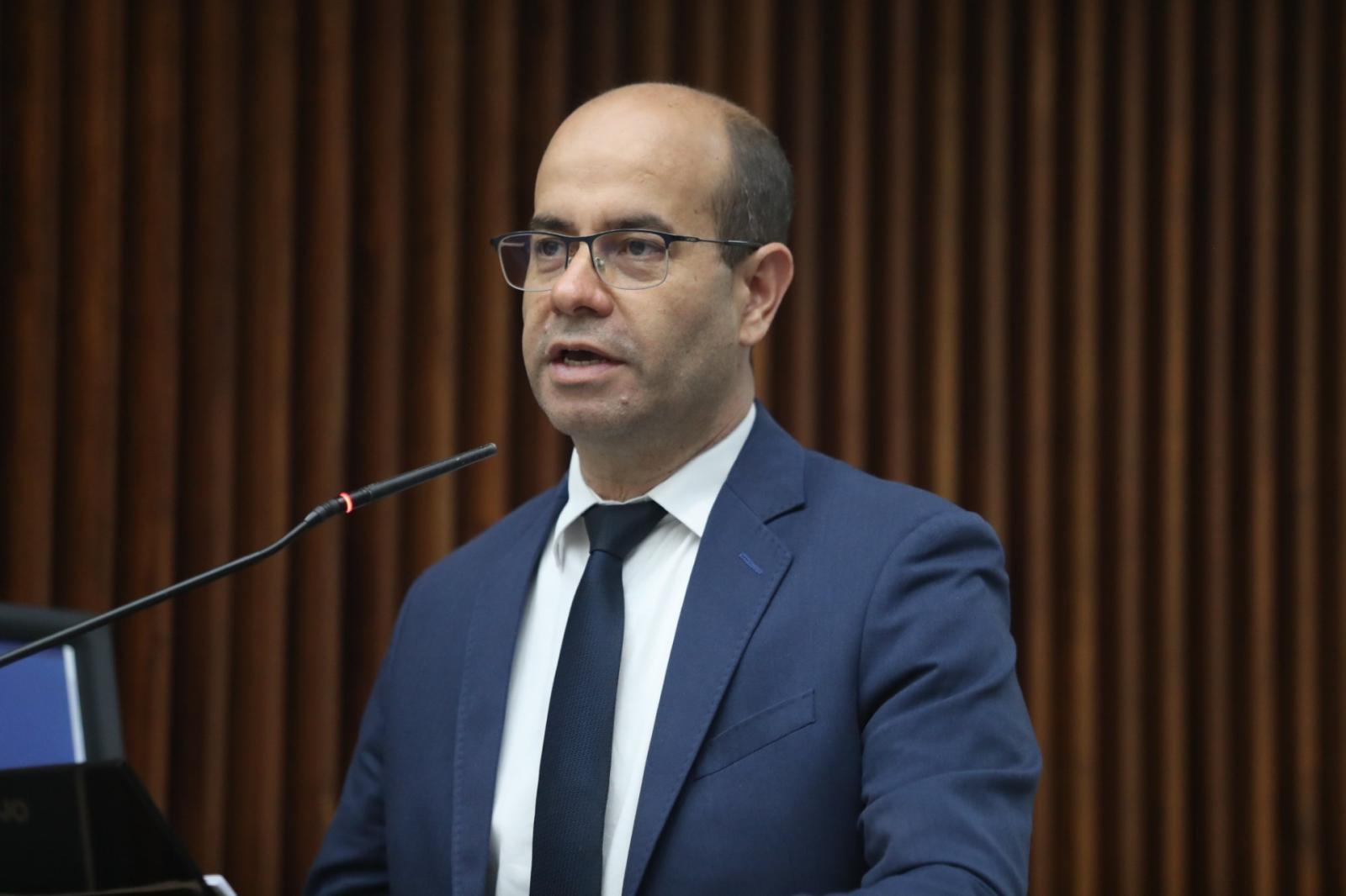 Evandro Araújo alerta sobre o não cumprimento de cláusula que poderia reduzir tarifa de pedágio no Paraná