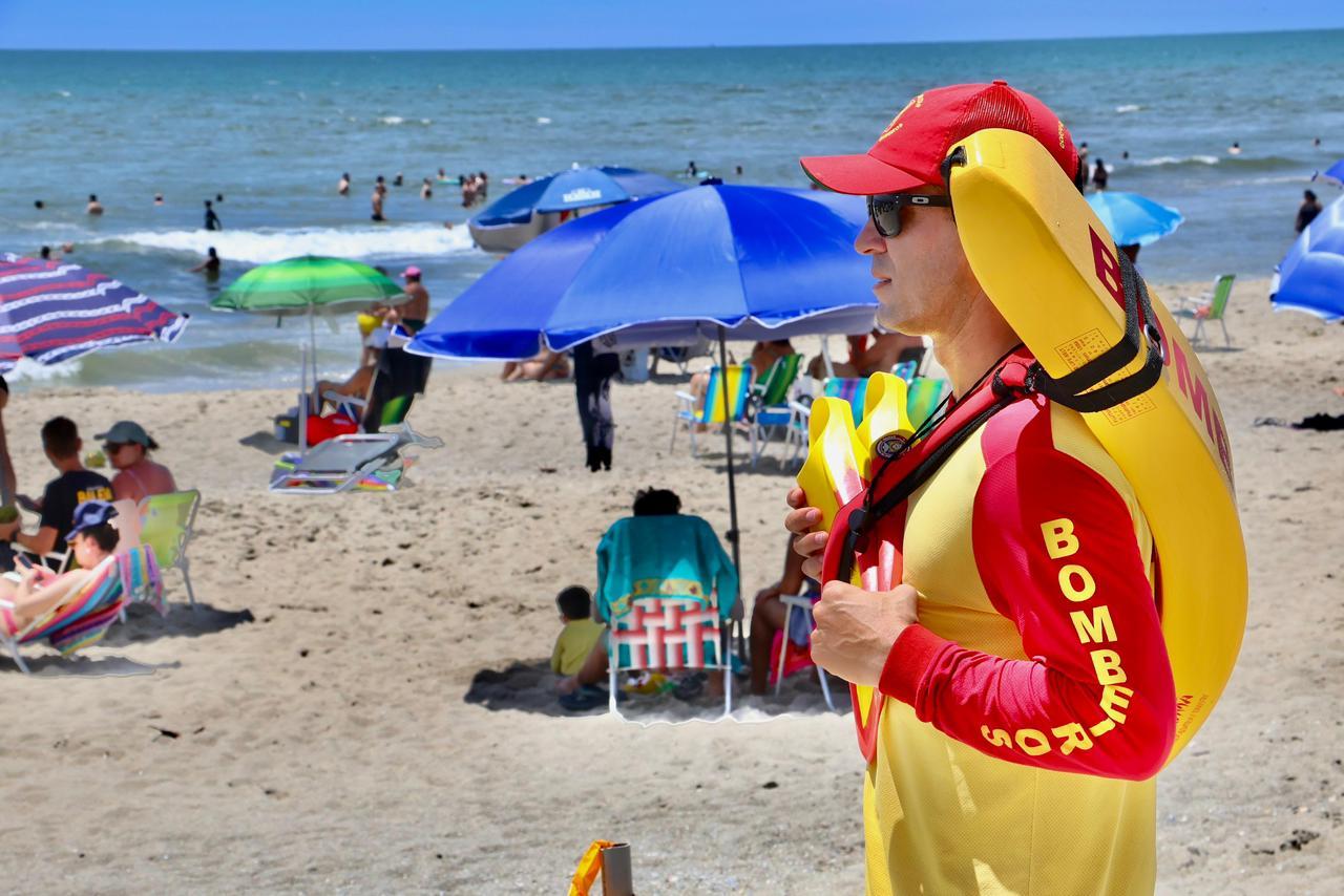 900 bombeiros e guarda-vidas trabalham na prevenção contra afogamentos no Litoral