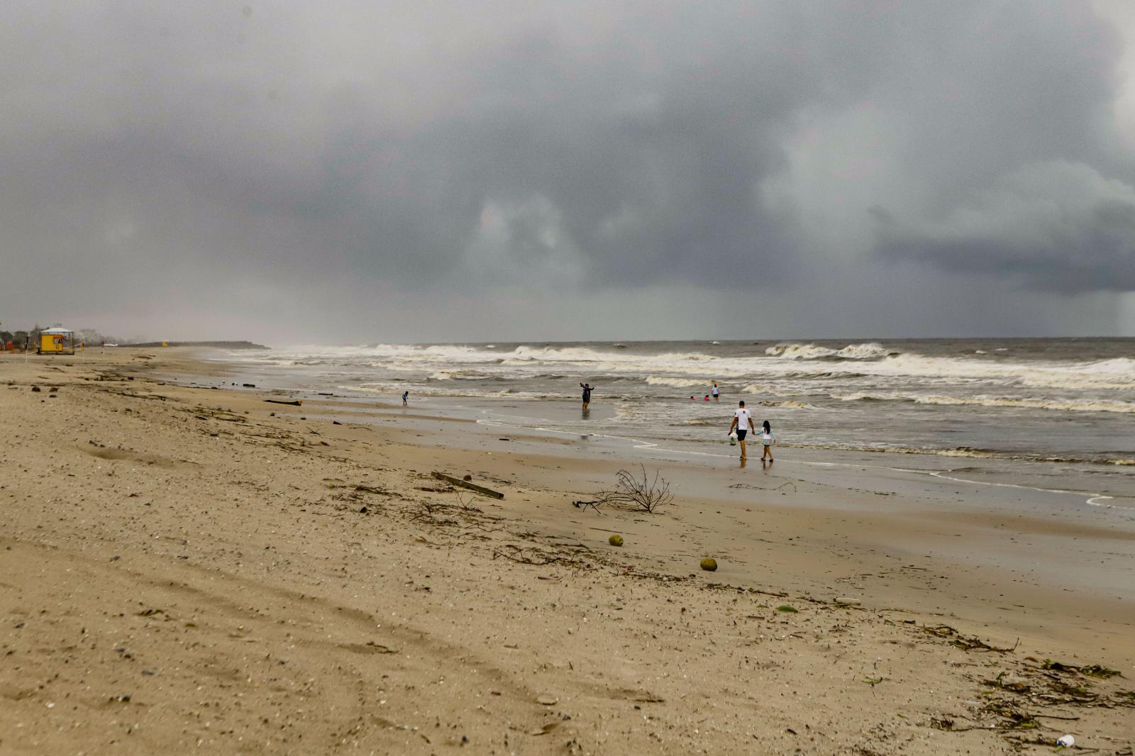 Tempestades com altos volumes de chuva atingem o Paraná no fim de semana, prevê o Simepar