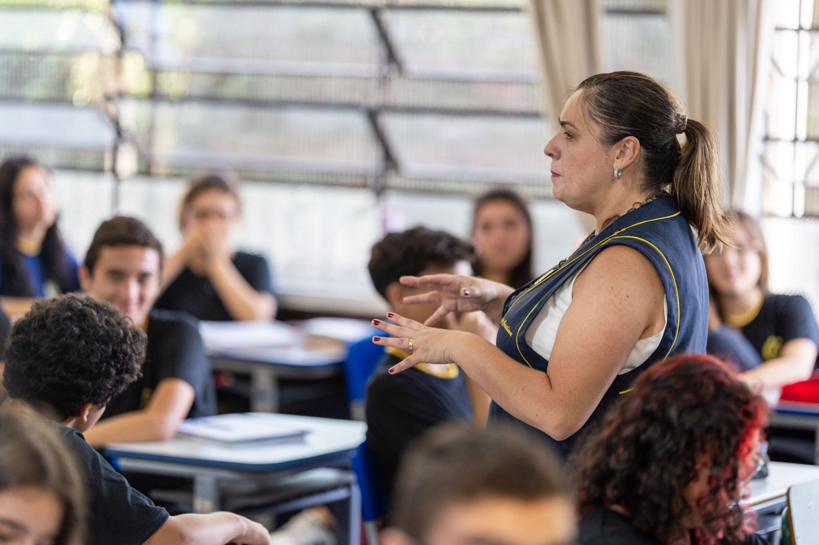 Com 58% dos docentes sem capacitação no país, Paraná promove formação presencial para 310 professores