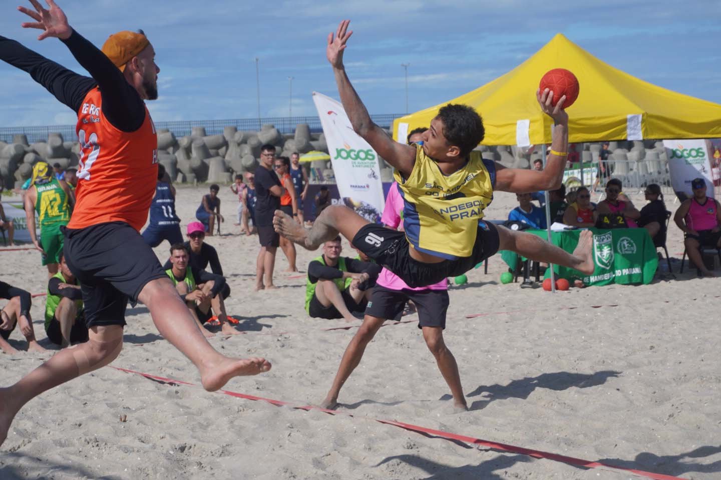 Etapa final do Circuito Paranaense de Handebol de Areia define os campeões