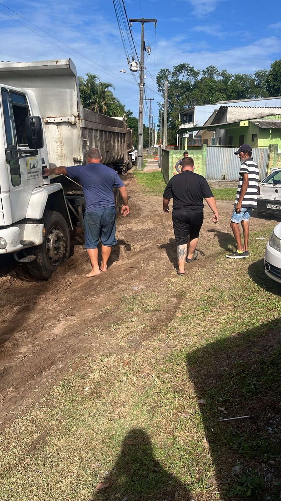 Transtorno no Balneário Canoas: Obras da orla geram lamaçal, atolamentos e revolta entre moradores