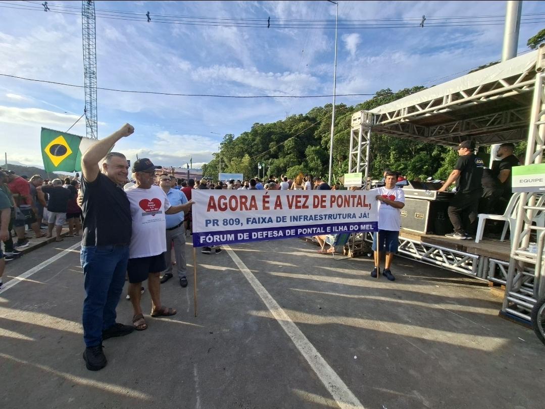Fórum de Desenvolvimento prestigia entrega da Ponte de Guaratuba e faz ato pacífico pela PR-809