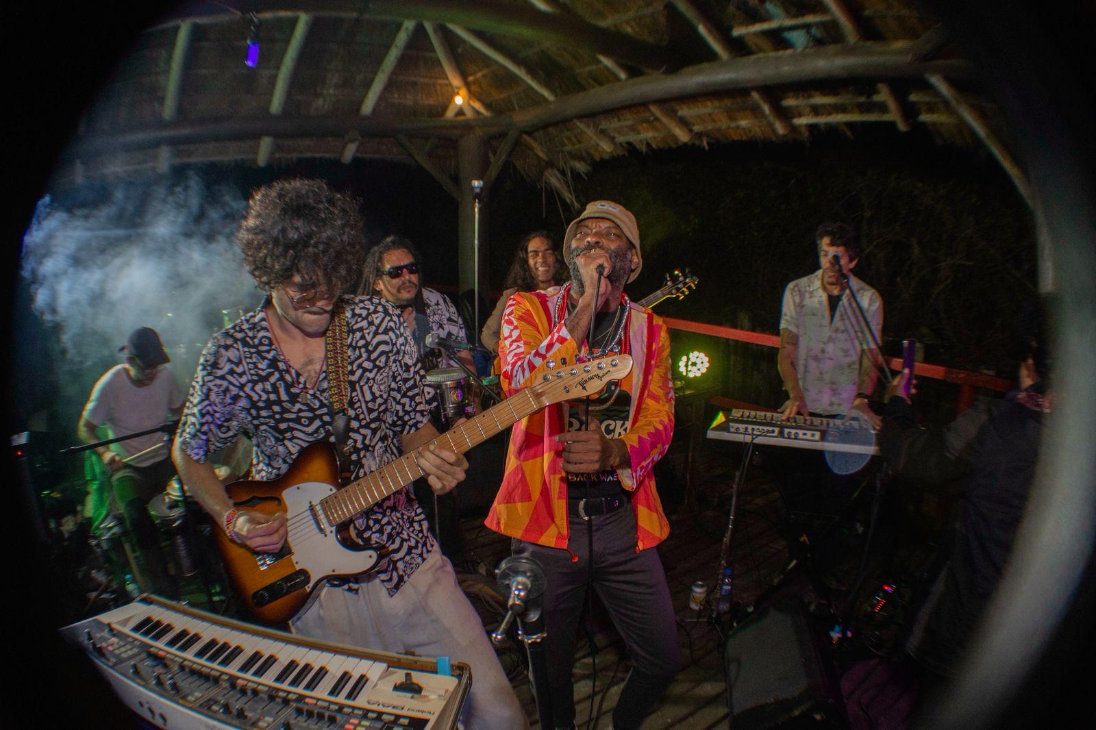 Rock na Ilha 2026 encerra segunda edição com público recorde e consolida a Ilha do Mel como destino cultural no Paraná